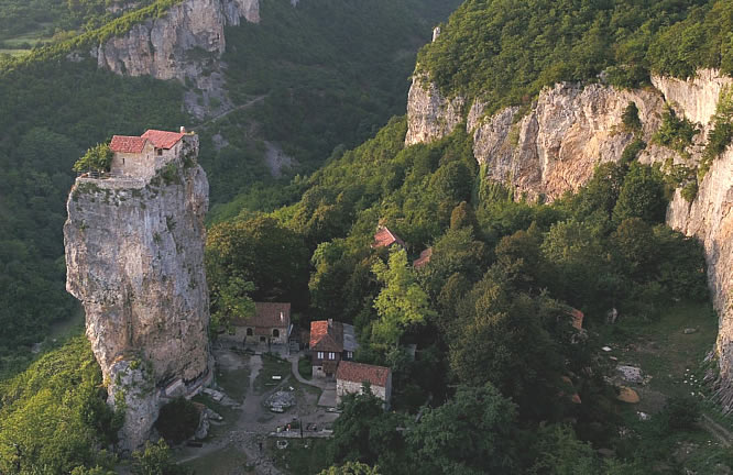 foto van bergwand in Georgië